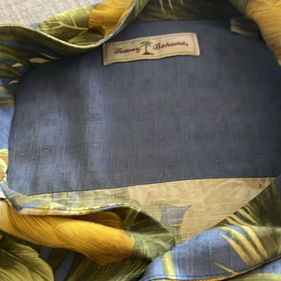 Tommy Bahama silk l shirt - Picture 14 of 14